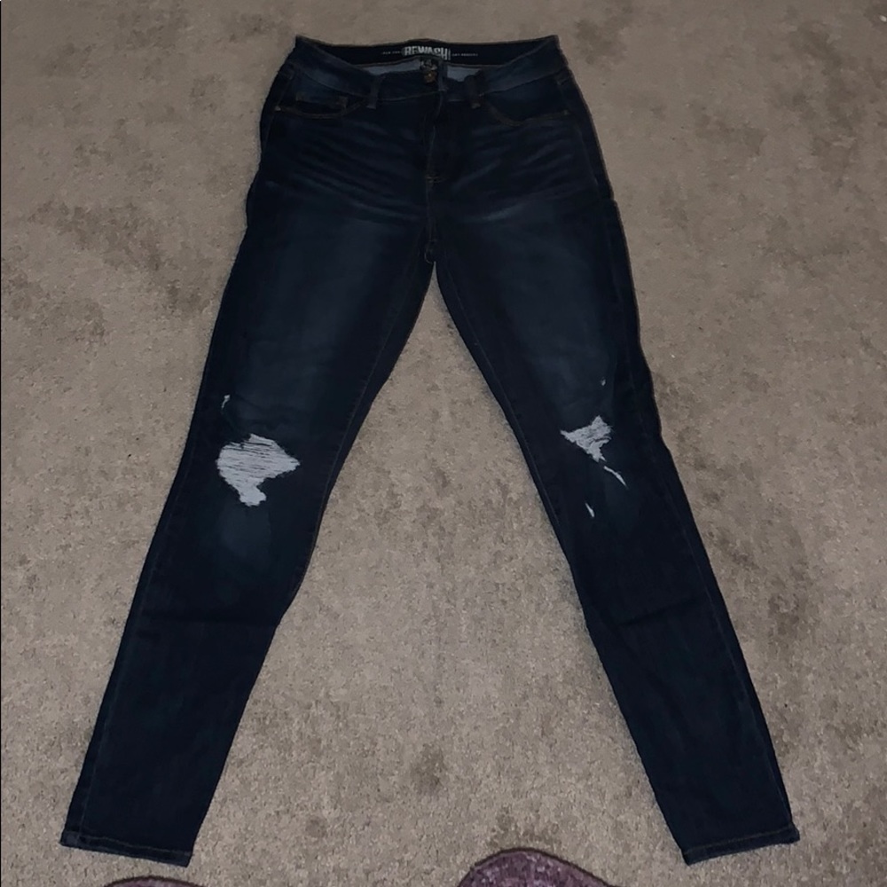 Stretchy holy jeans